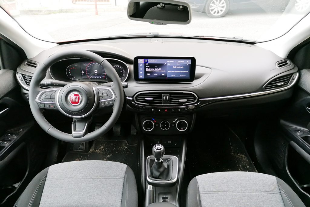 FIAT EGEA CROSS LOUNGE 1.6 M.JET 130 HP_3