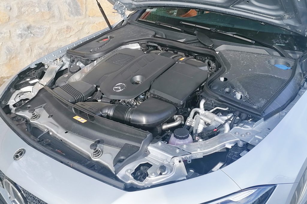 MERCEDES-BENZ CLS 300 d 4MATIC FL AMG_4