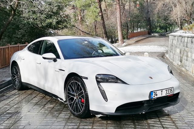 PORSCHE TAYCAN 4S