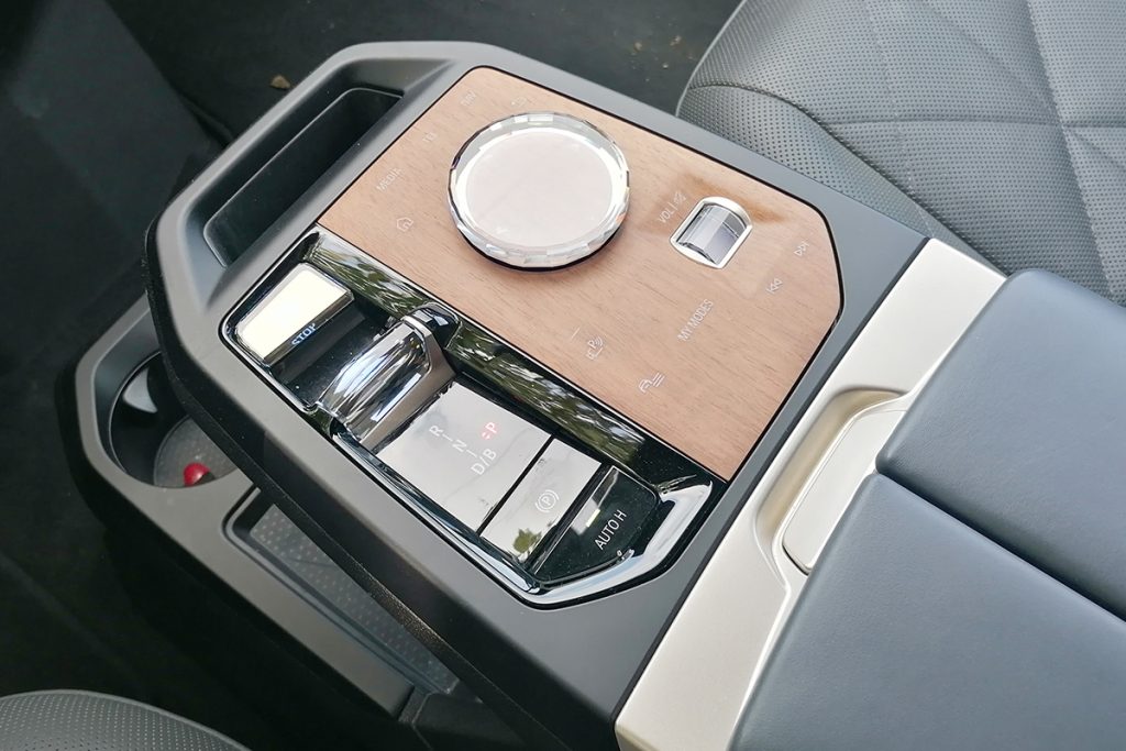 BMW iX xDrive 40 First Edition Sport_4