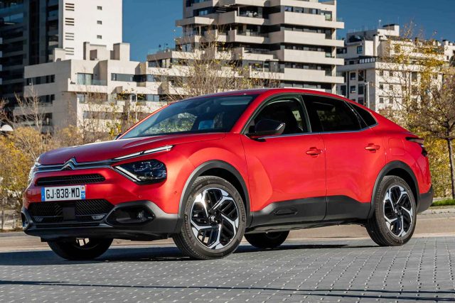 Yeni Citroen C4 X Yeni Citroen C4 X