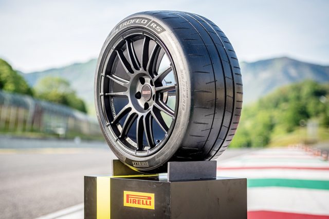Pirelli P Zero Trofeo RS