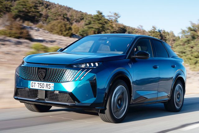 YENİ PEUGEOT E-3008