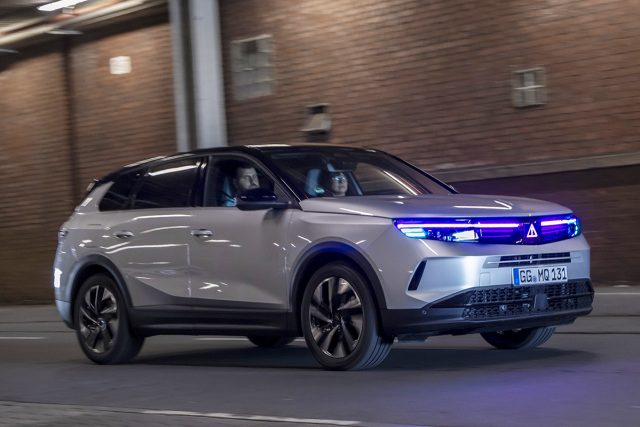 Opel Otonom Aydınlatma Sistemi Opel Otonom Aydınlatma Sistemi