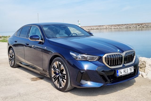 BMW i5 eDrive40 Sedan BMW i5 eDrive40 Sedan
